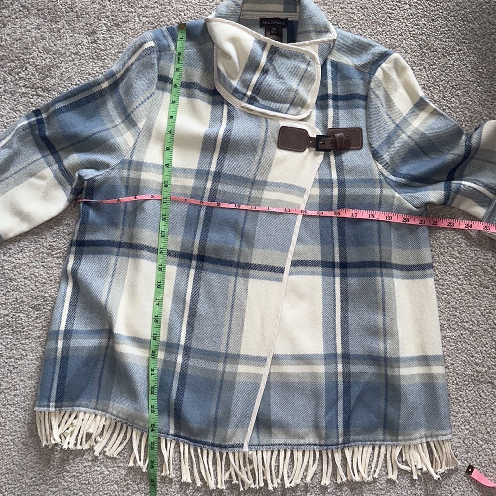 Multiples Plaid Jacket! - Picture 10 of 15